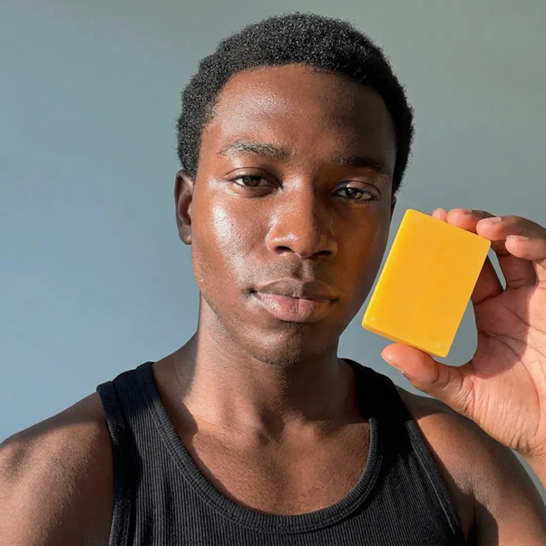 Novae Glow Curcuma — Le savon qui efface les boutons de rasage